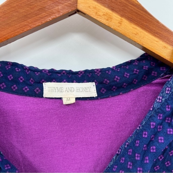 THYME AND HONEY Woman's Purple & Plum Two Tone V-Neck Blouse Size M - Picture 3 of 9